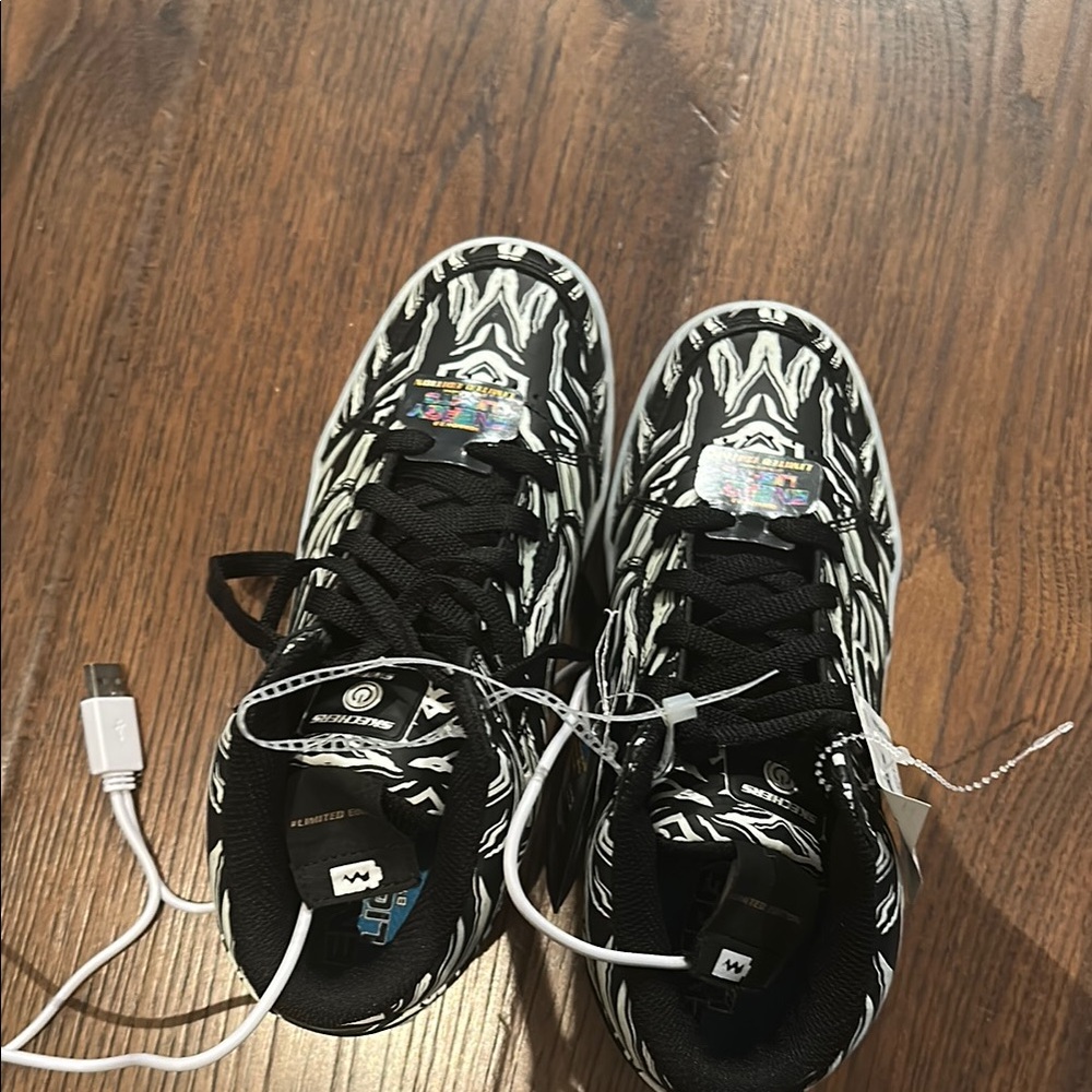 NEW - Skechers Black and White Kids  Shoes Glow in the Dark